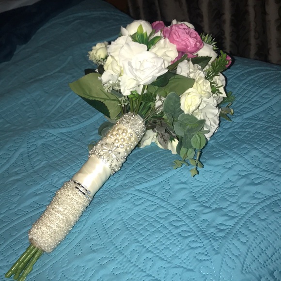 NWT Beautiful bridal bouquet handmade - Picture 5 of 8